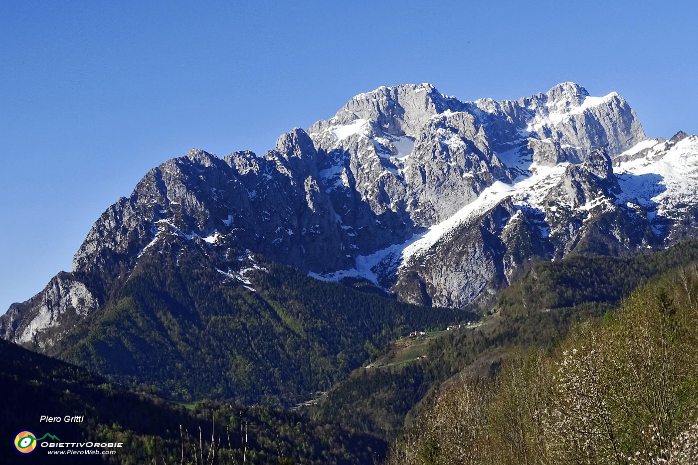 07 Ammirando la Presolana versante nord illuminat0 dal sole del mattino... .JPG -                                